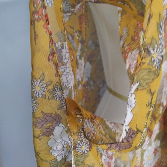 NWOT beautiful floral sheer cover up by Mudd - Picture 10 of 11